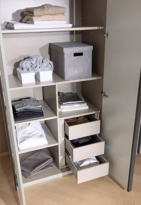 Kleiderschrank Seaside mit offenen Schubladen Kleiderschrank Seaside mit offenen Schubladen