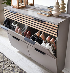 Zeitloser Hänge-Schuhschrank MONDO Swing Stripes Flur im zeitlosen Stil mit Hänge-Schuhschrank MONDO Swing Stripes, in Graubeige mit Wildeiche