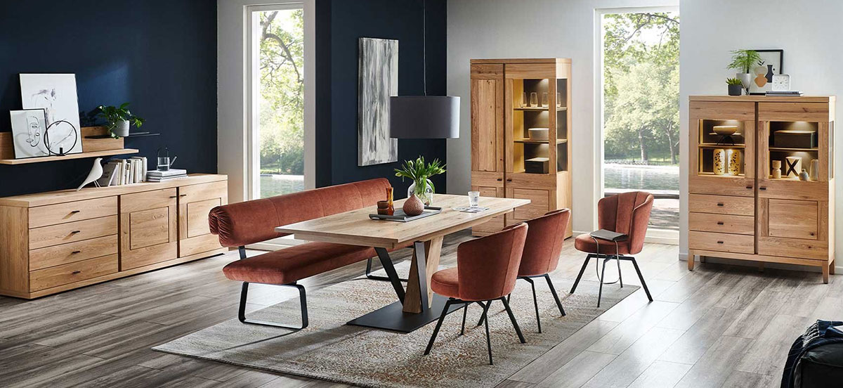 Venjakob Esszimmer mit der Serie Next Level 3000, Esstisch ET561 Ara, Stuhl Elina und Bank P7 / Impuls Venjakob Esszimmer mit der Serie Next Level 3000, Esstisch ET561 Ara, sowie Stuhl Elina und Bank P7 / Impuls in der Bezug-Farbe Kupfer